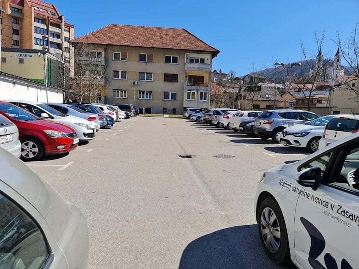 V Zagorju lani najslabša parkirna kultura v zadnjih letih, na cestah je stanje boljše