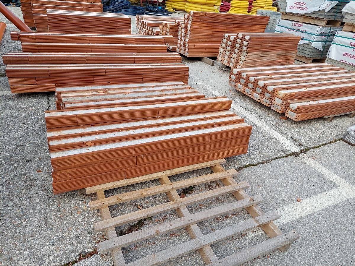 Namesto kot kupec po gradbeni material, je tega kar ukradel