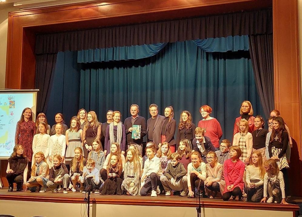 "Glasbeniki smo v osnovi individualisti /.../, sicer pa smo zelo družabni, radi se družimo."