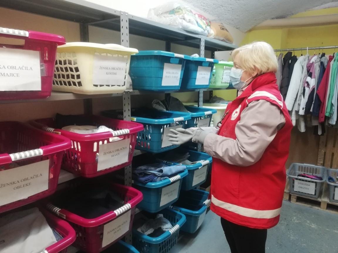 V Menažki so lani razdelili 27 ton hrane, letošnje podražitve stiske še niso povečale