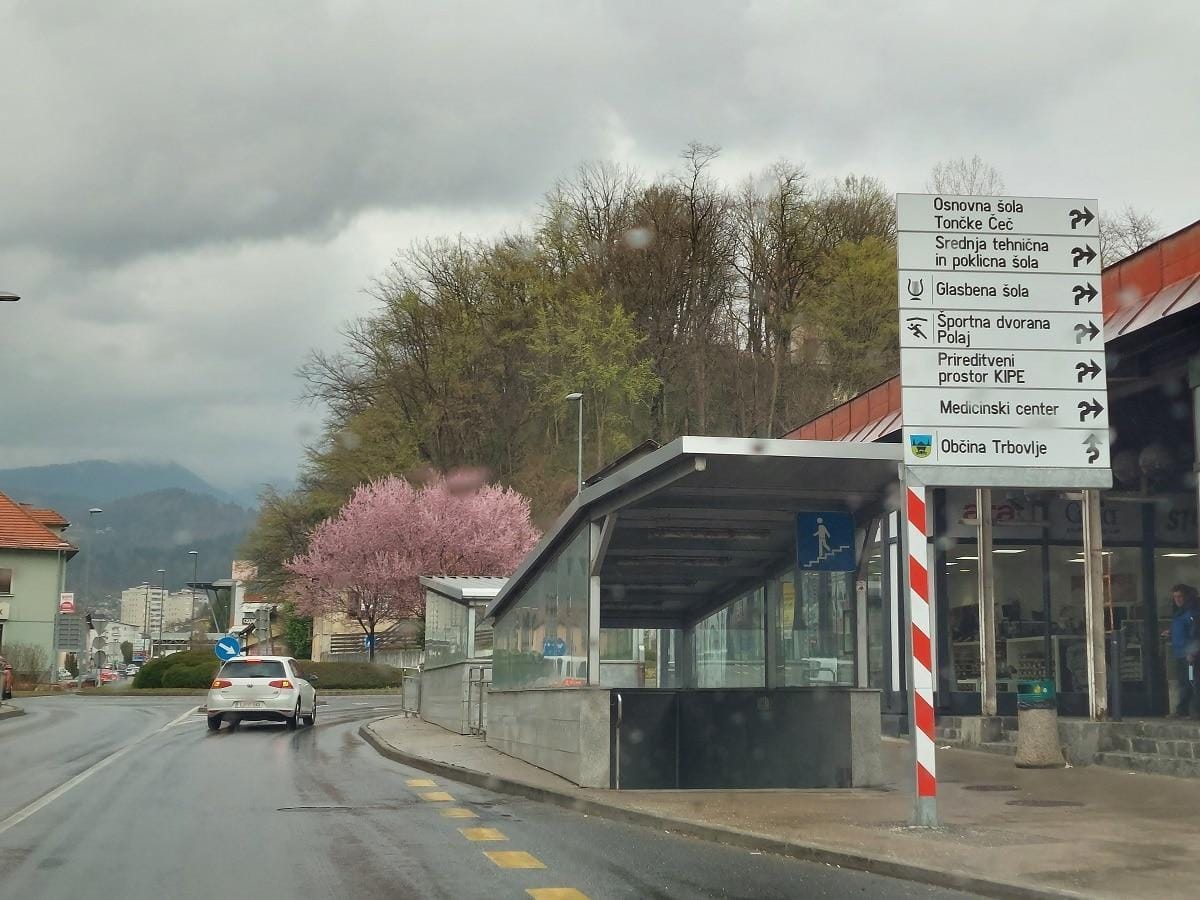 Iščete enosobno stanovanje v Trbovljah? Ravno obnovljeno in na voljo za najem!