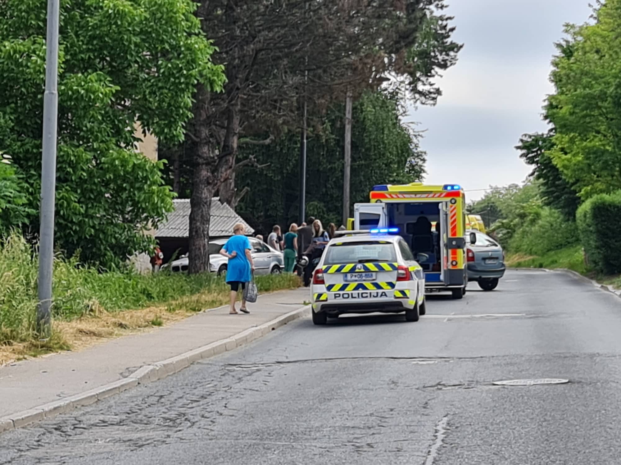 V Trbovljah trčila motorist in osebno vozilo