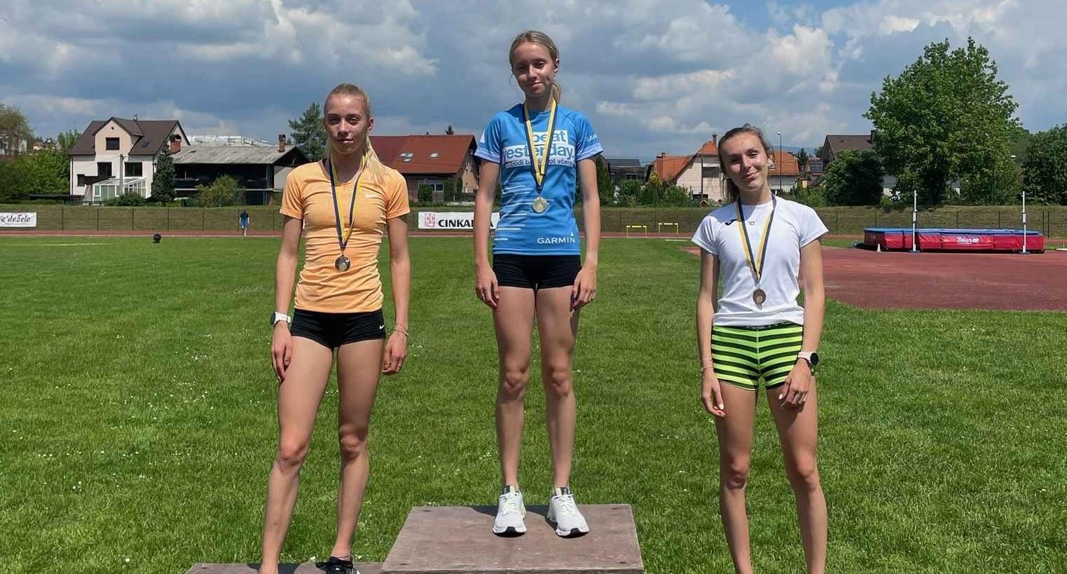 Maša in Lucija iz GESŠ Trbovlje uspešni na atletskem tekmovanju srednjih šol