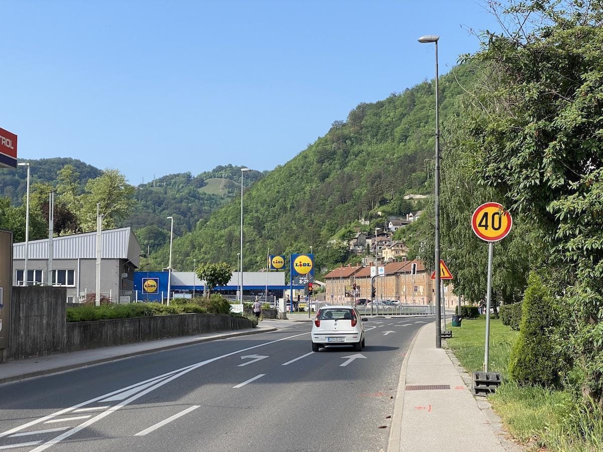 Do konca junija zapora pločnika in zožanje ceste