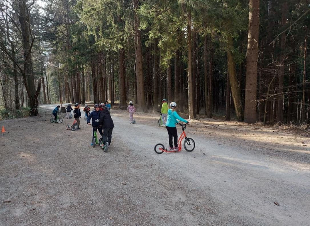 Vas mika služba, kjer poučevanje poteka v naravi? Tak razpis je odprt prav sedaj!