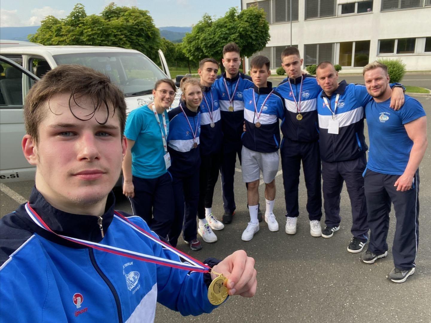 23 karateistov do 15 medalj