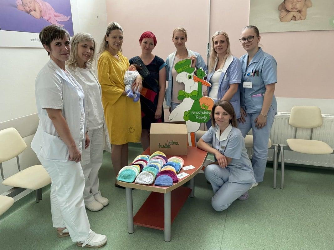 V trboveljski porodnišnici bo vsak novorojenček dobil svojo unikatno kapico