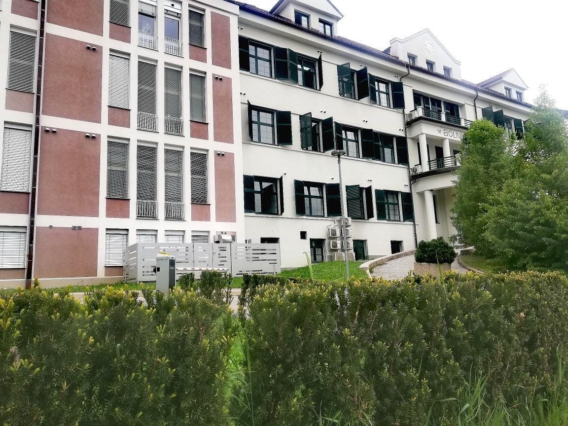 Zaradi povečanja okužb zaprta oddelek in enota v trboveljski bolnišnici