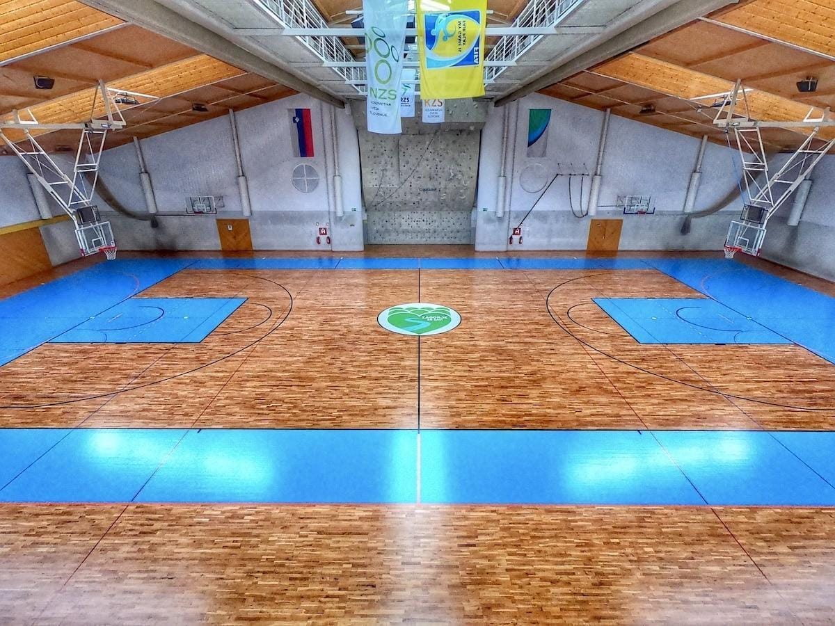 Športna dvorana z energijsko varčno in pametno razsvetljavo