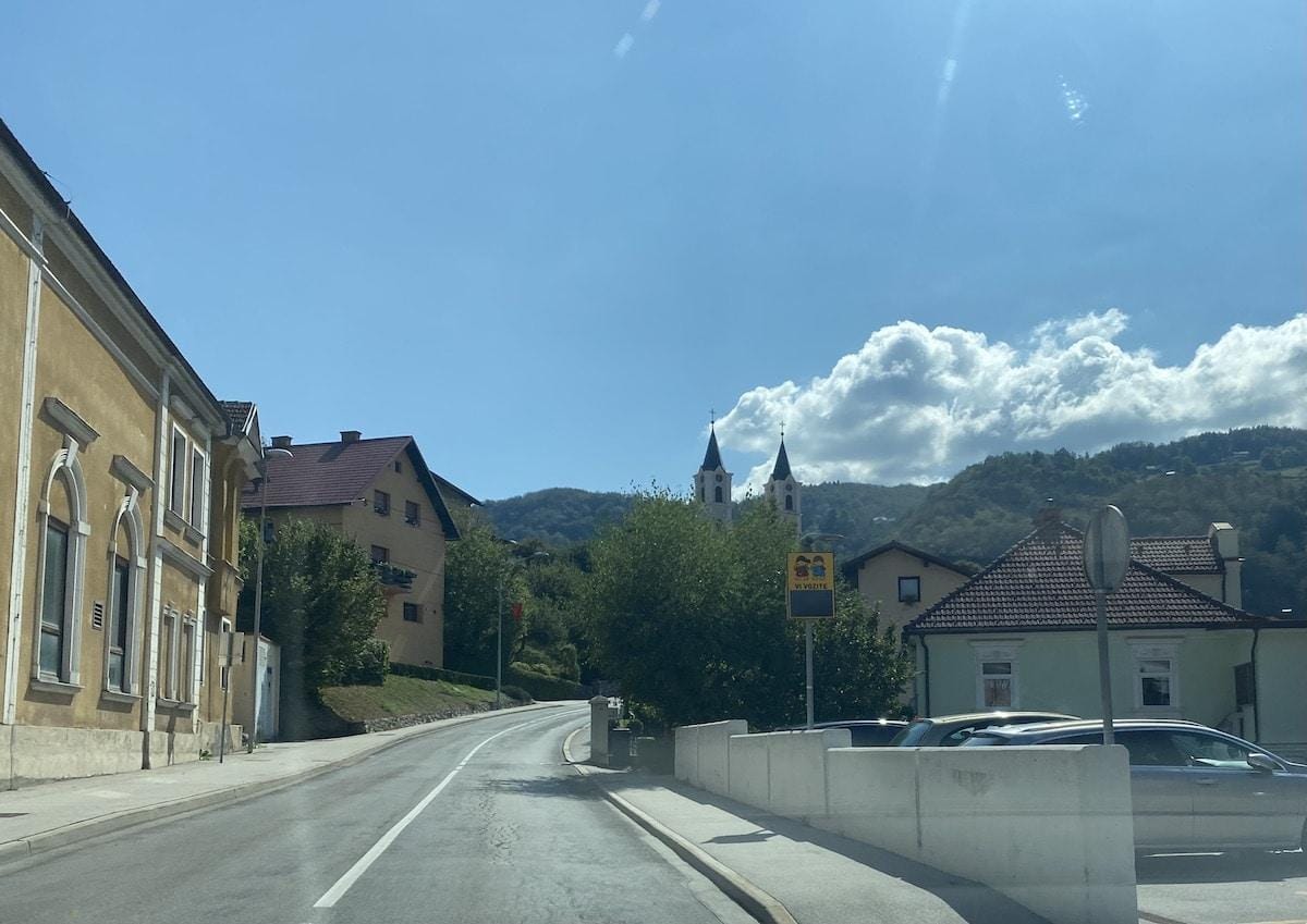 V Zagorju na "skrito" območje za 2 tedna postavijo merilnik in izvajajo prikrite meritve hitrosti