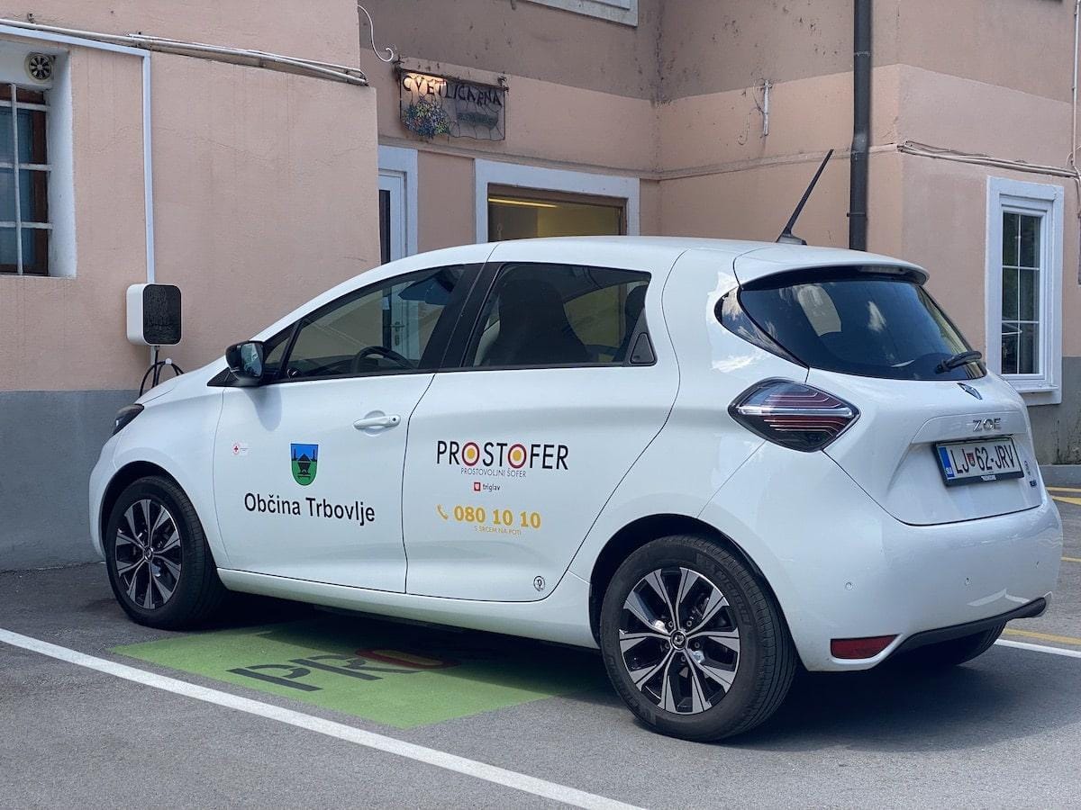 Brezplačni prevozi za zasavske upokojence so se dobro prijeli - do zdravnika peljejo tudi na drugi konec države!