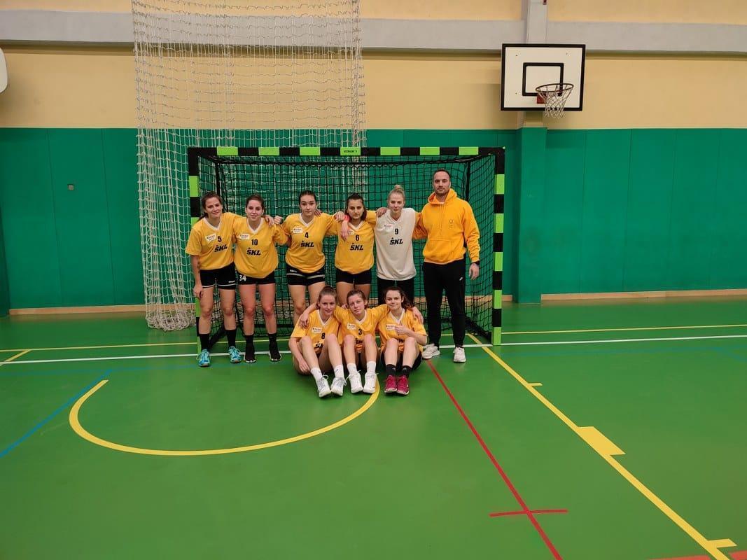 Dijakinje uspešne v področnem polfinalu v rokometu