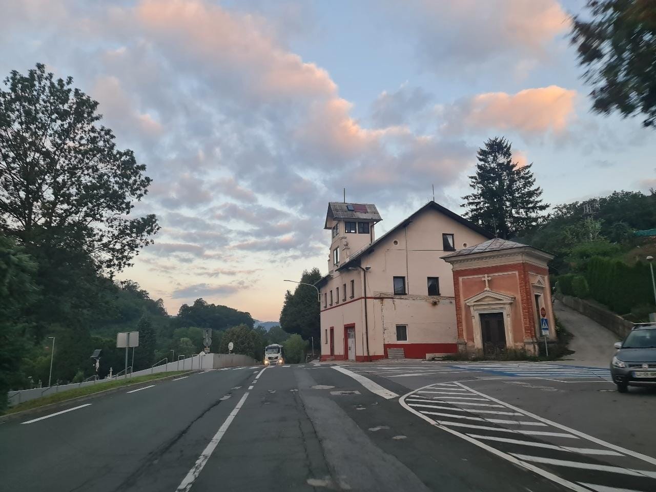 Pred gradnjo ceste Dol pri Hrastniku še popravki za območje pri pokopališču