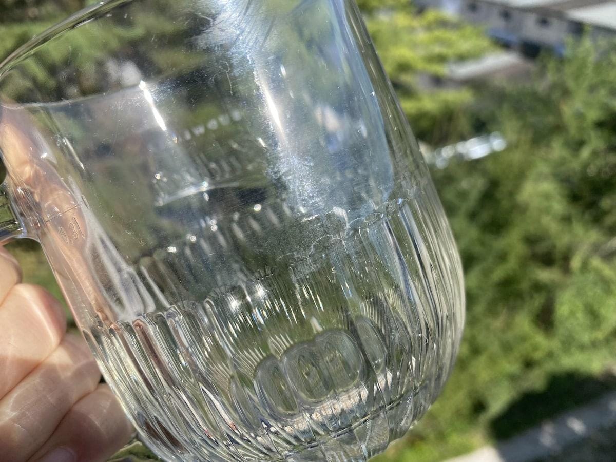 61-letni Trboveljčan je žalil pol mlajšega Zagorjana in vanj vrgel kozarec