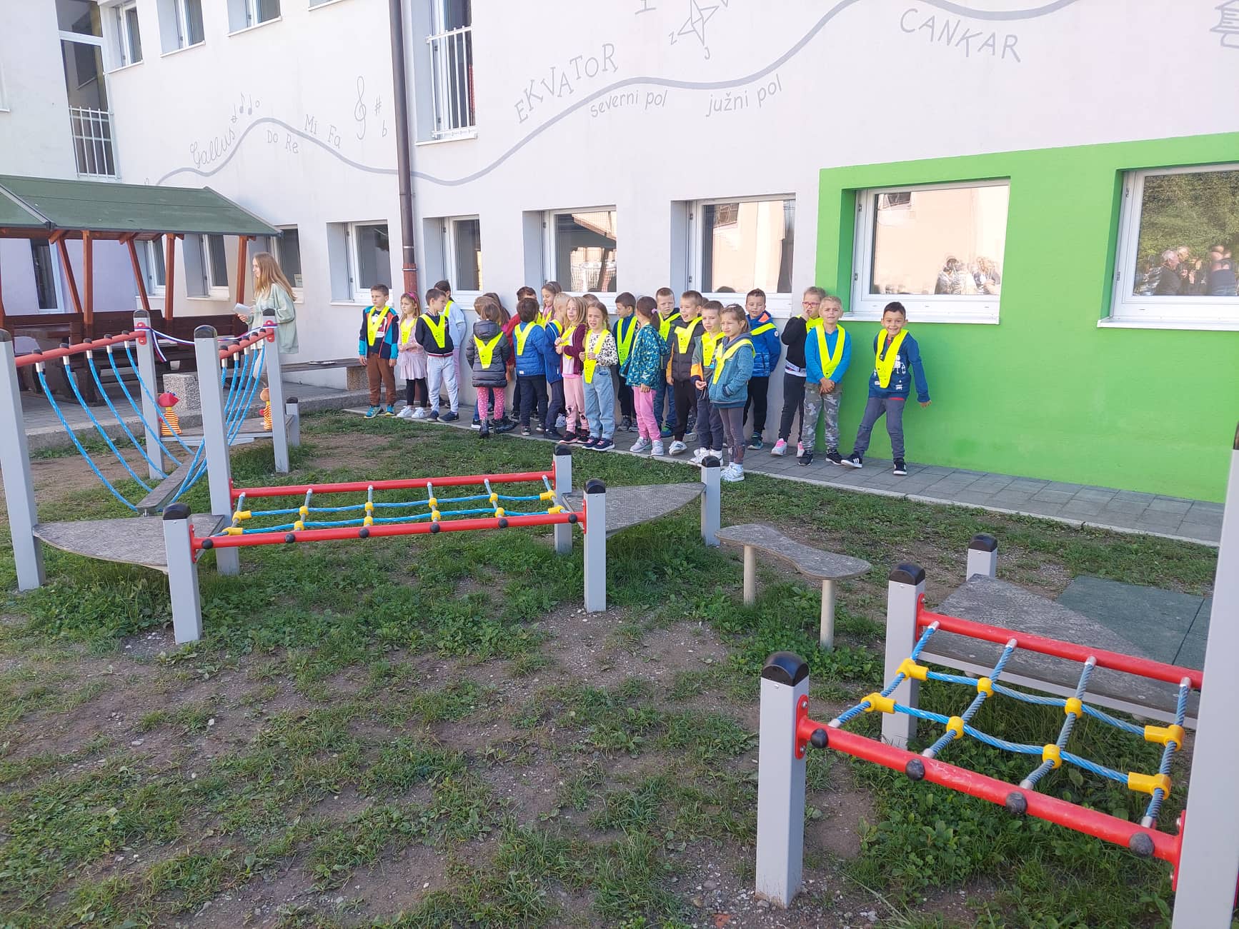 FOTO: Veselje ob novih plezalih in prenovljeni gospodinjski učilnici