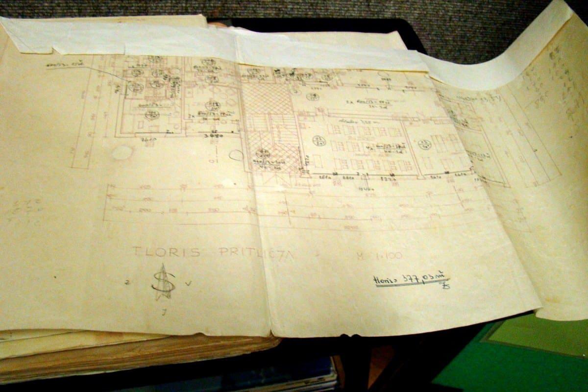 Drva so pripravili in žagali, da jim je bilo med poukom toplo