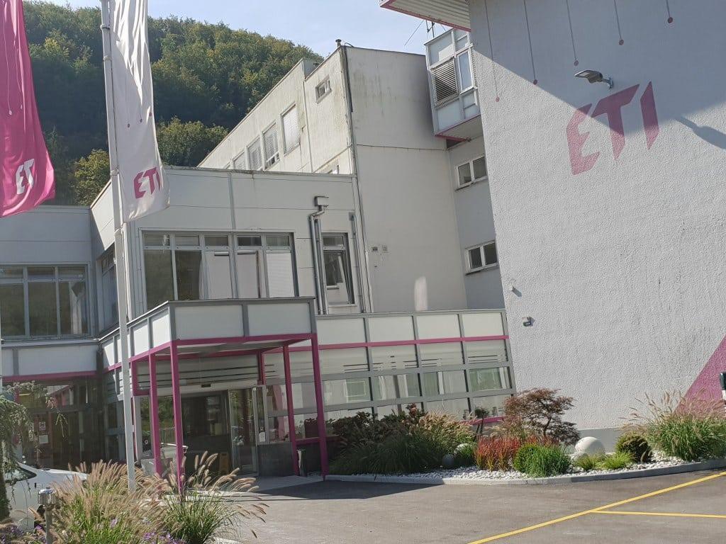 ETI - lanska zmagovalka iz Zasavja predaja krono in odpira svoja vrata