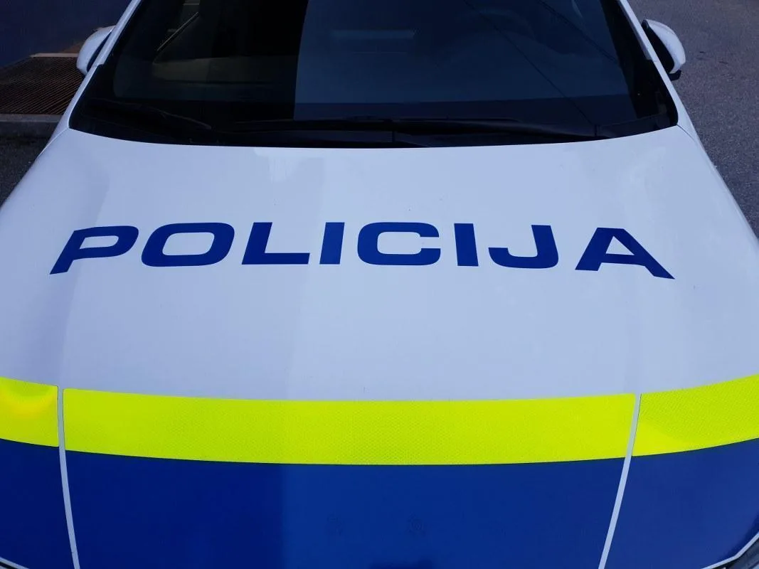 Ukradeno vozilo iz Hrastnika policisti našli v Trbovljah
