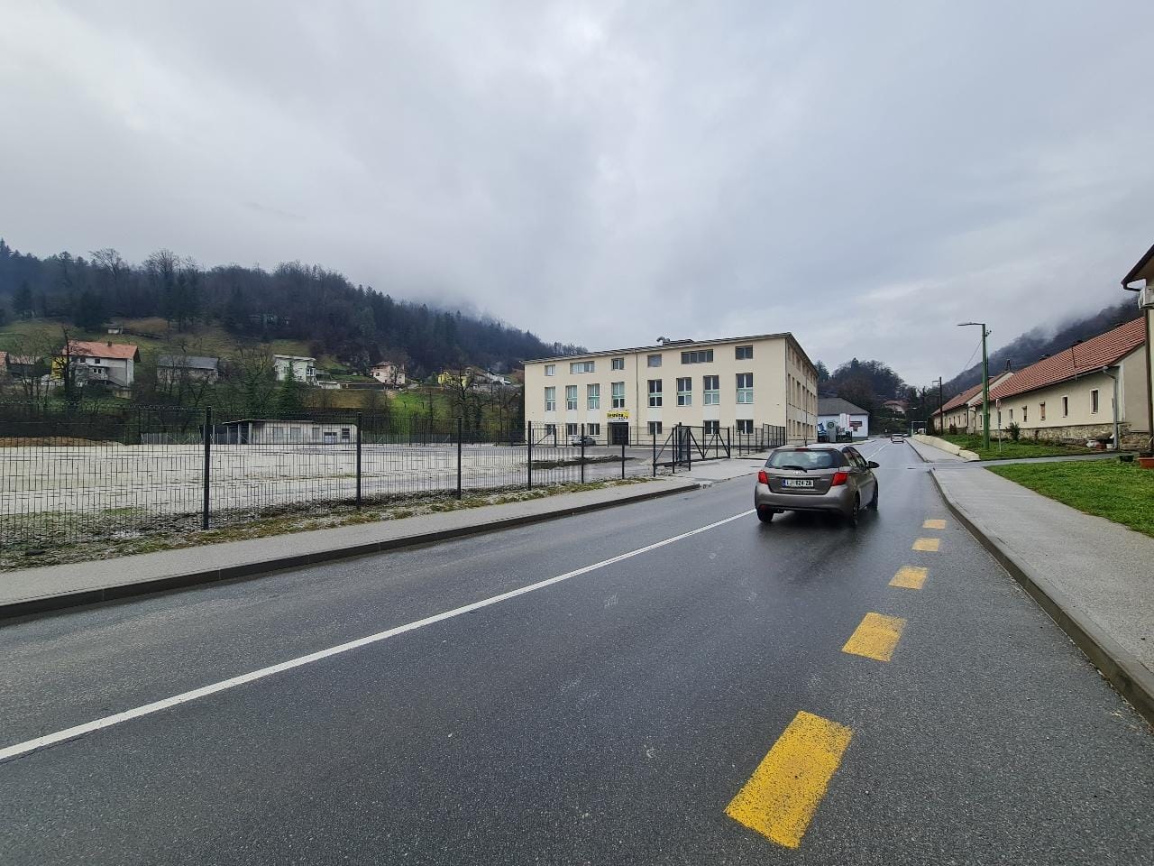 Brezplačno parkiranje in nato še prevoz do železniške postaje