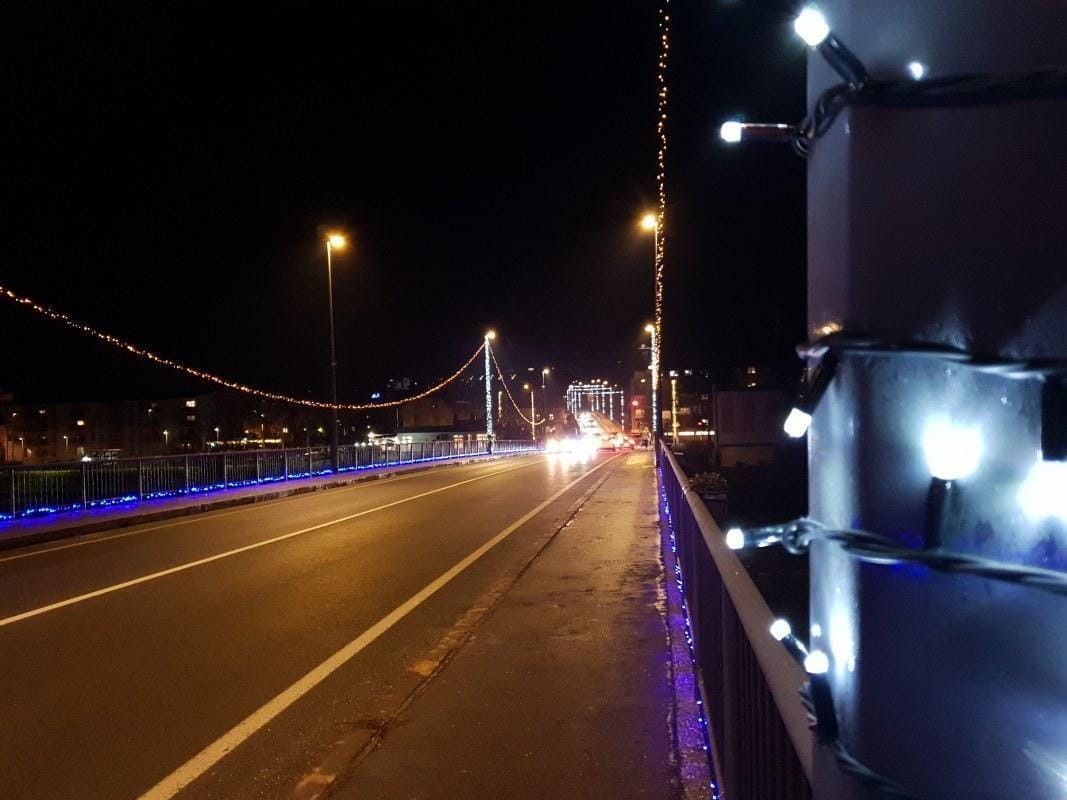 VIDEO: Nekaj tu, nekaj tam - novoletne luči v Litiji