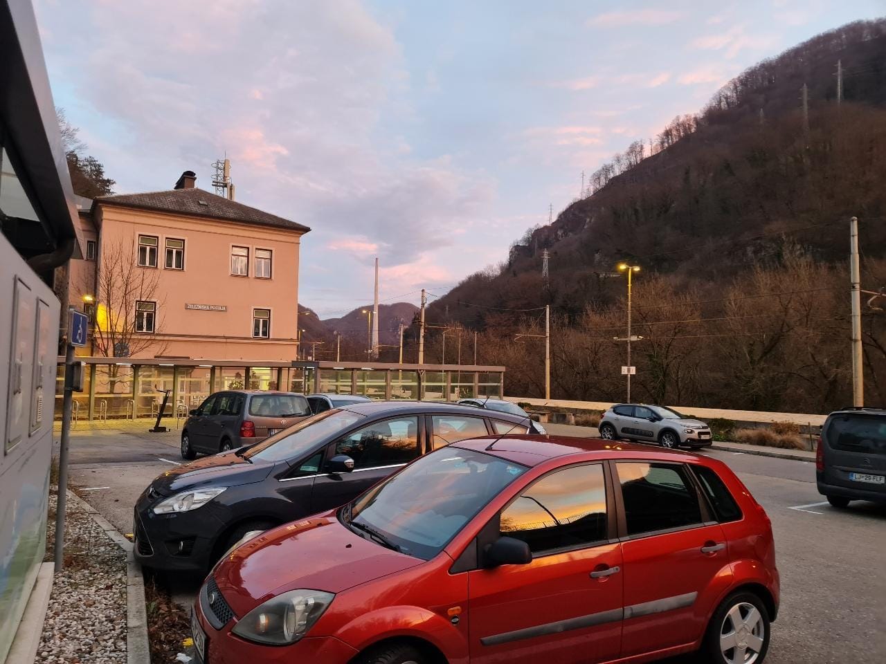 Katerih prekrškov zasavski redarji opažajo manj in kakšnih težav vse več?