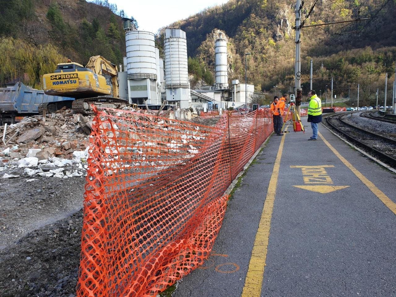 Ponudili nekakšno rešitev za parkirno problematiko na železniški