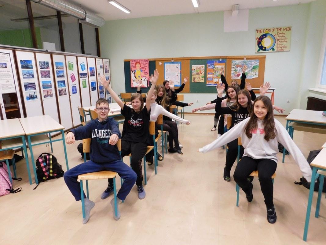 »Želimo si učenja stran od celodnevnega posedanja v šolskih klopeh«