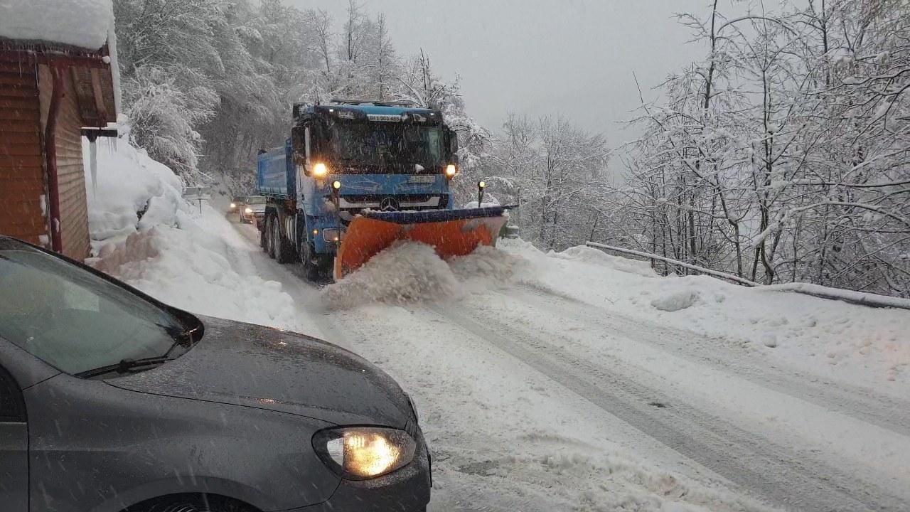 VIDEO: Tako je v vasi nad Zagorjem, ko pošteno sneži