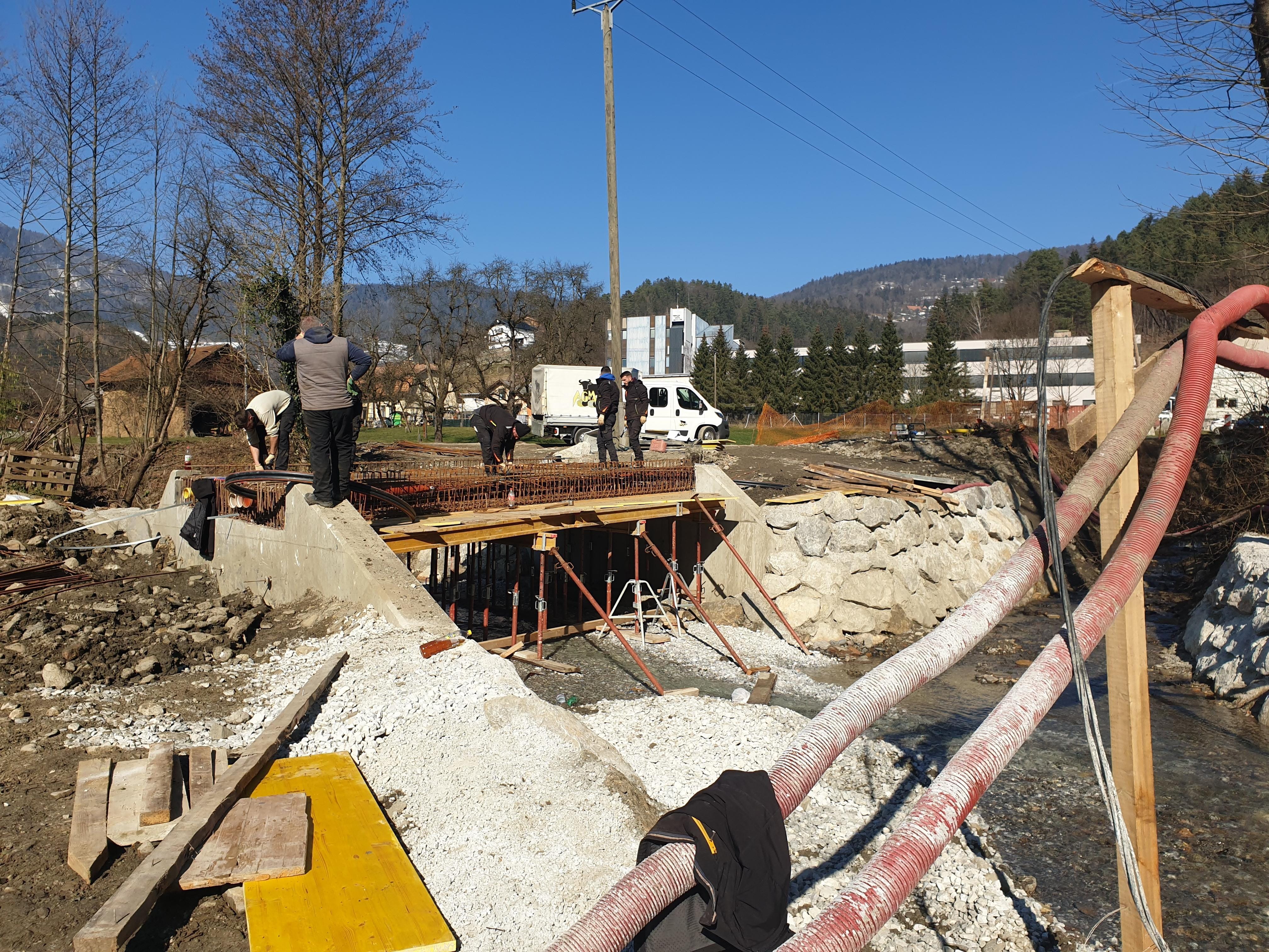 Mesto povezano s kolesarskimi površinami že v prvi polovici leta
