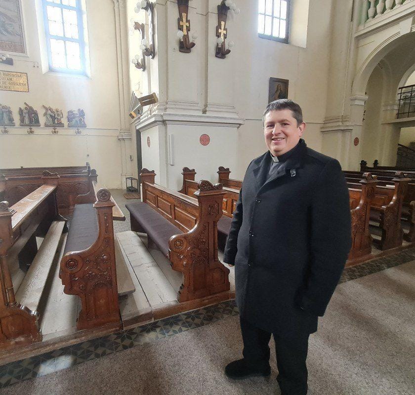 Župnik motorist, ki je ob prihodu v Zasavje najprej vklopil Google navigacijo