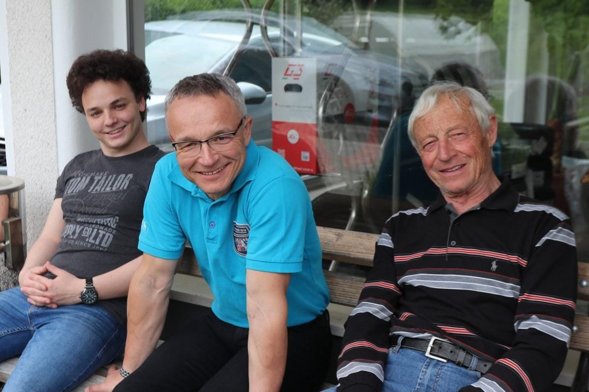 trije Mahkovci (1)_1200x800 FOTO: Začel je Lojze v mali domači garaži, Sebastjan je poskrbel za širitev poslovanja, kmalu pa bo na vrsti Žan