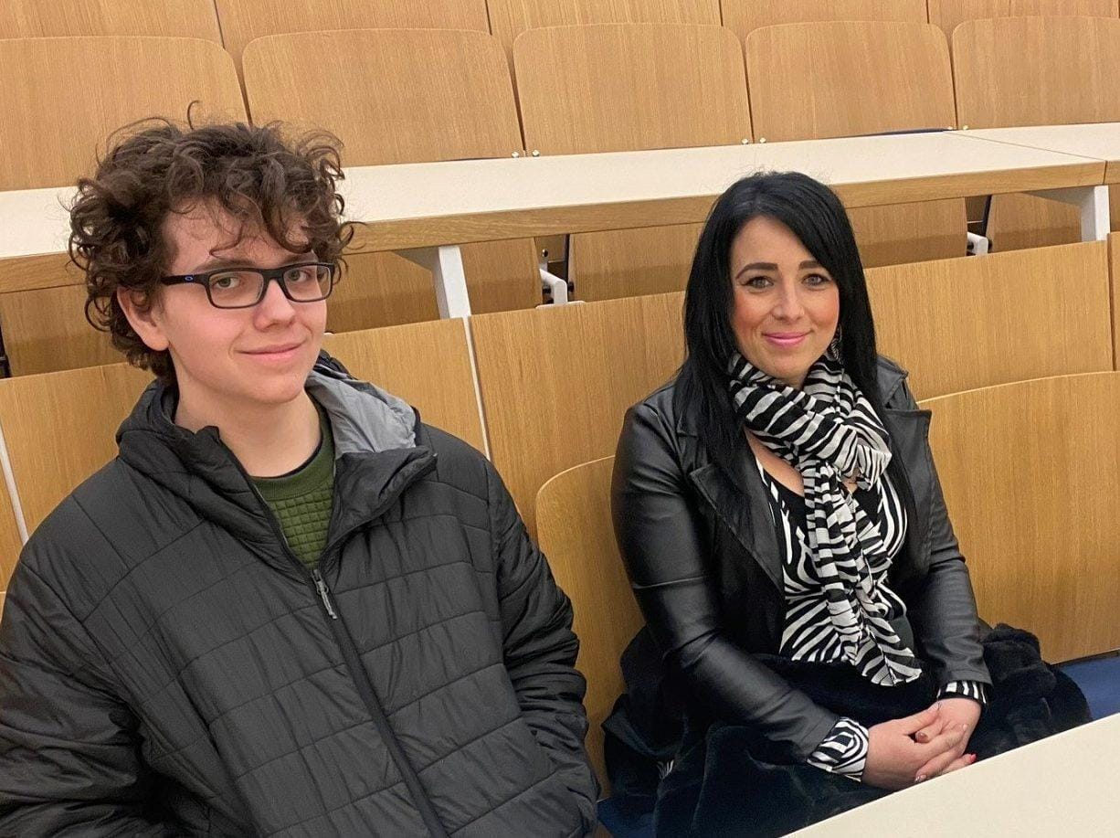 Zlato Stefanovo priznanje v roke trboveljskemu gimnazijcu