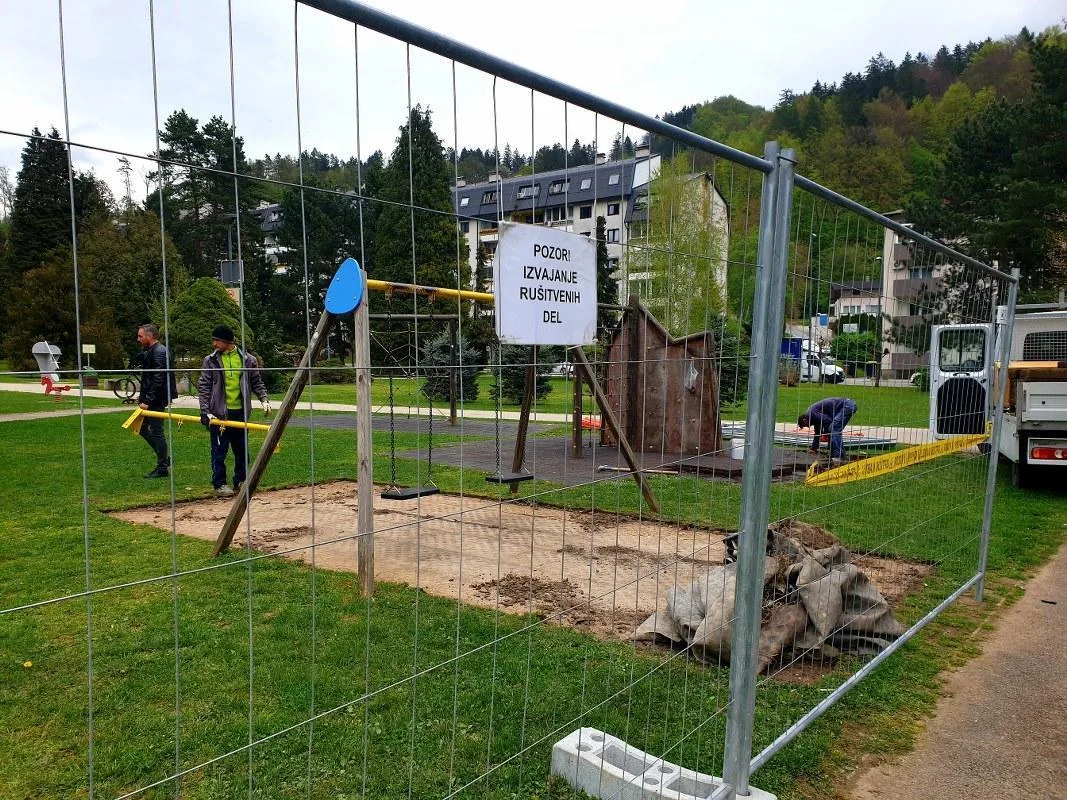 Začela so se dela, po 20 letih nova igrala v Mestnem parku