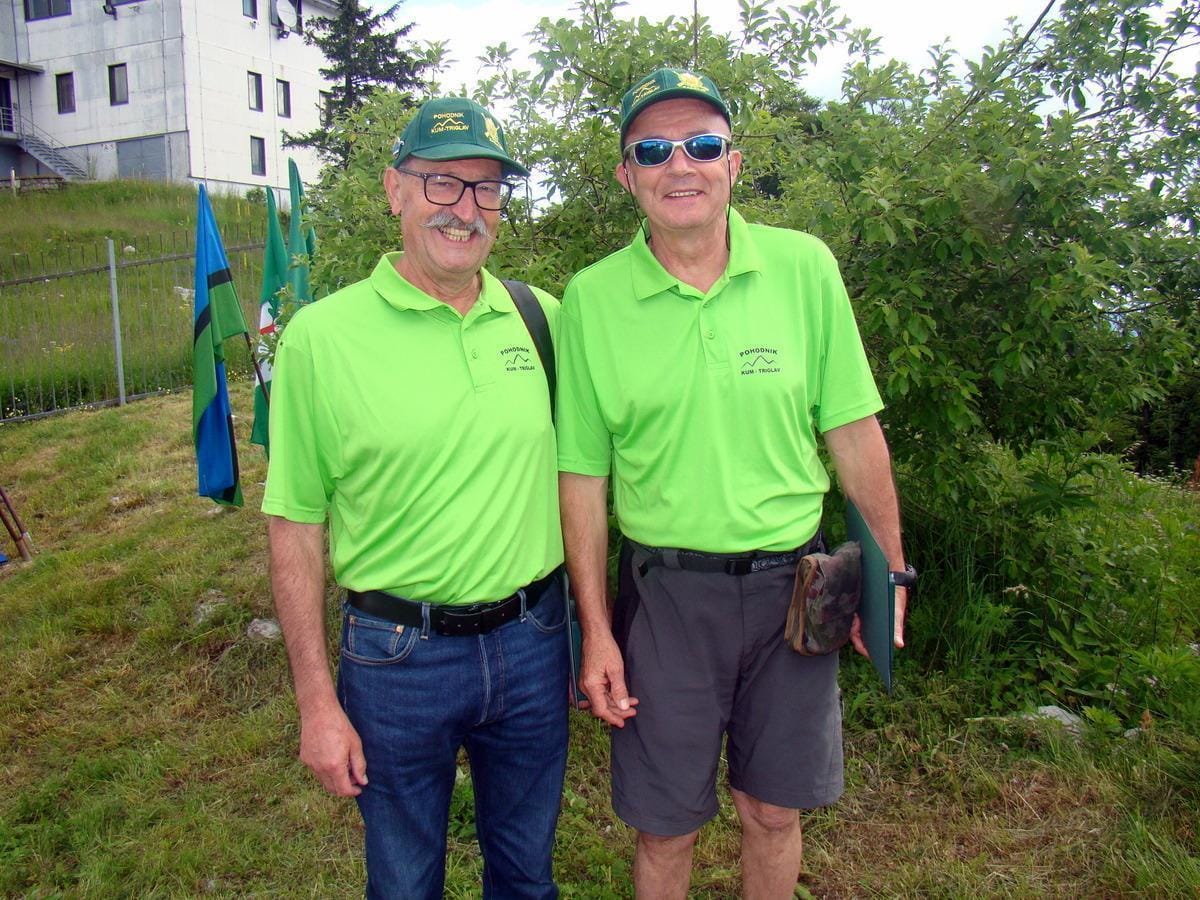 Vojaška miga opazil ob plezanju na domačo češnje: "Tako pozorno sem ju opazoval, da bi skoraj padel z drevesa"