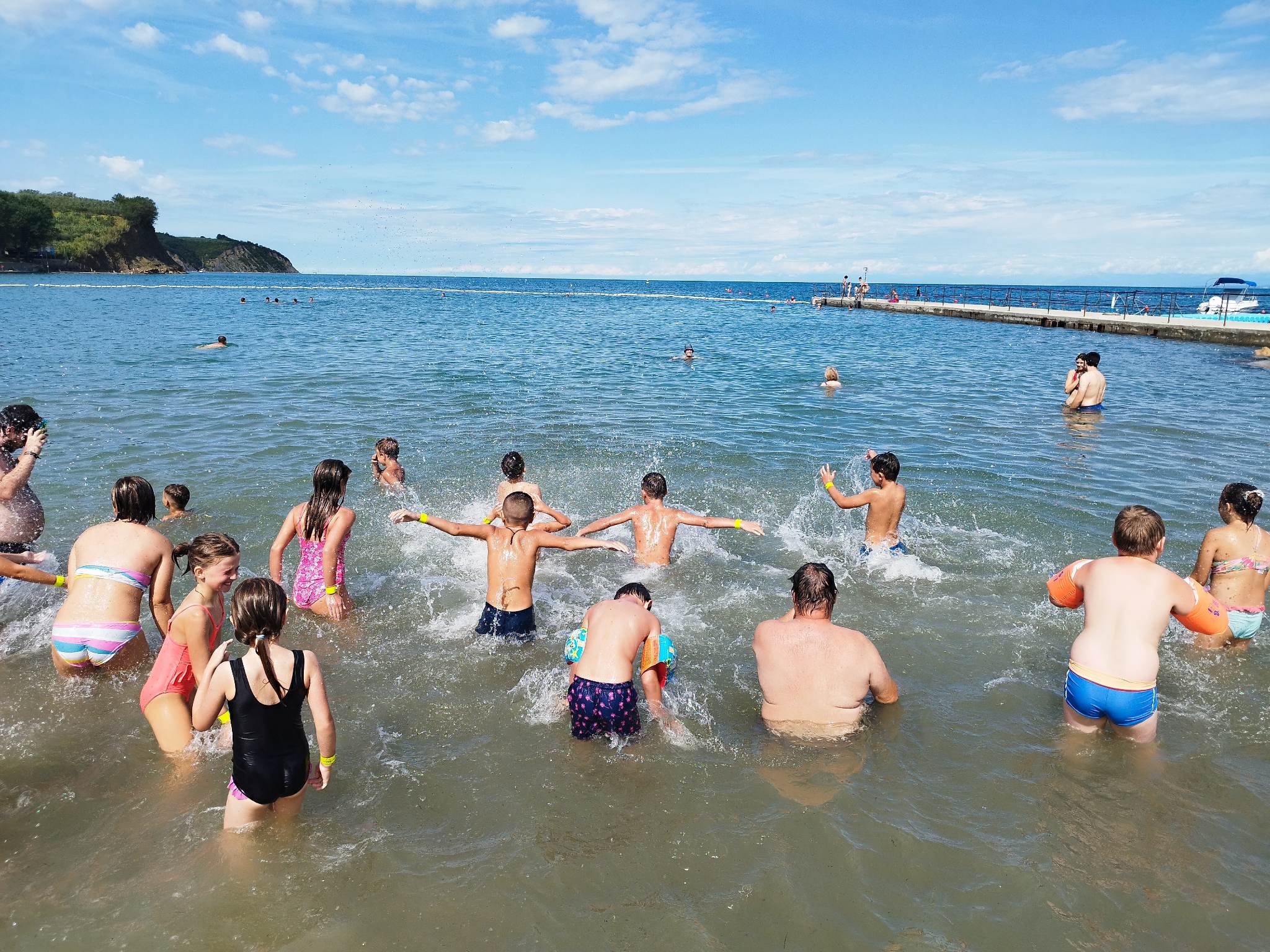 S pomočjo Trboveljčanov: Nekateri otroci danes prvič videli morje