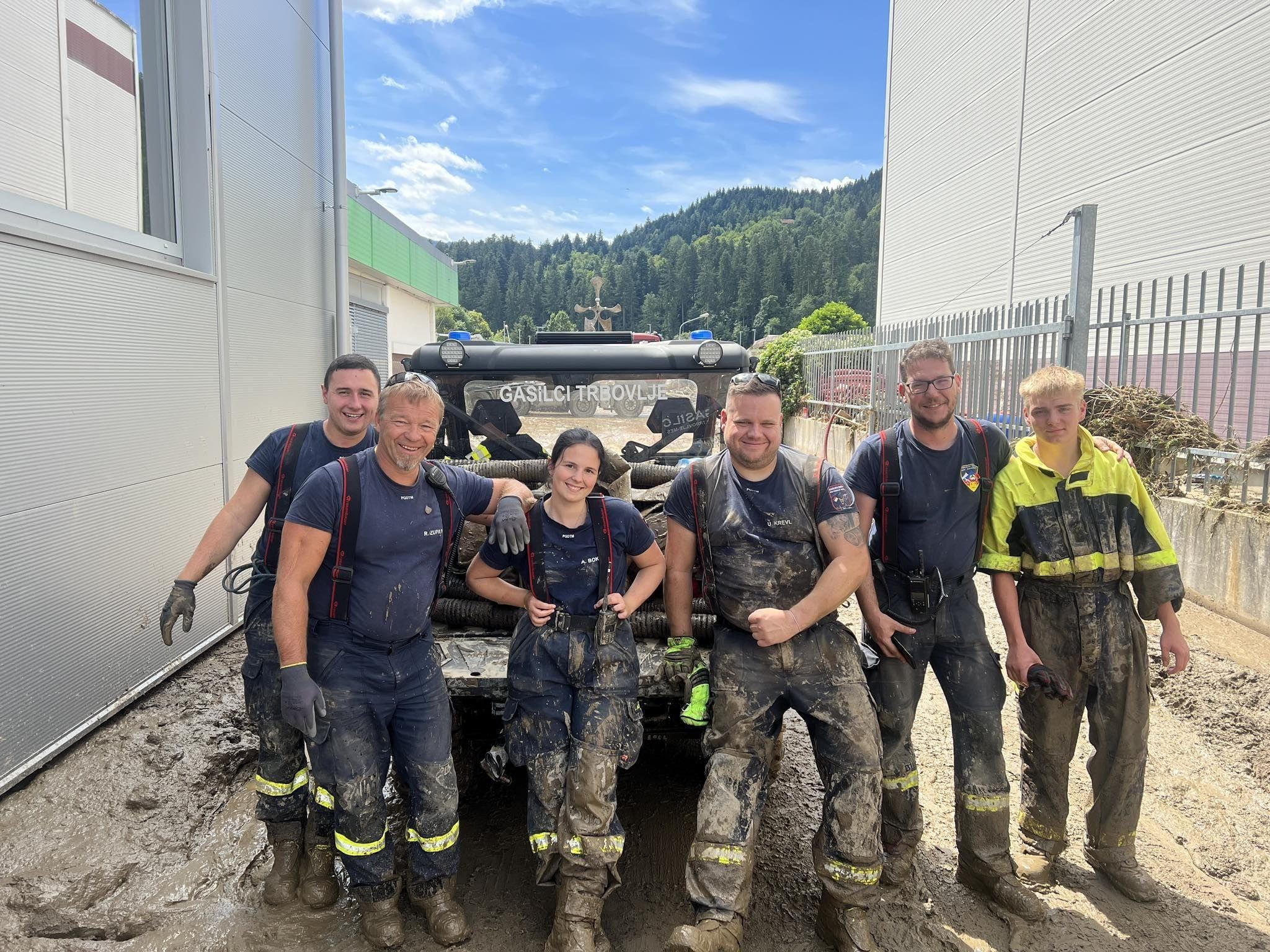 Solidarnost Zasavcev: Eni z lastnimi rokami, drugi enodnevno plačo, podžupan mesečno nadomestilo, v lokalu dnevni prihodek ...