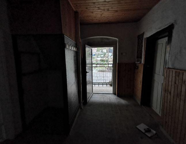 Na javni dražbi 2 stanovanji v Trbovljah - obe skupaj 24.800 evrov