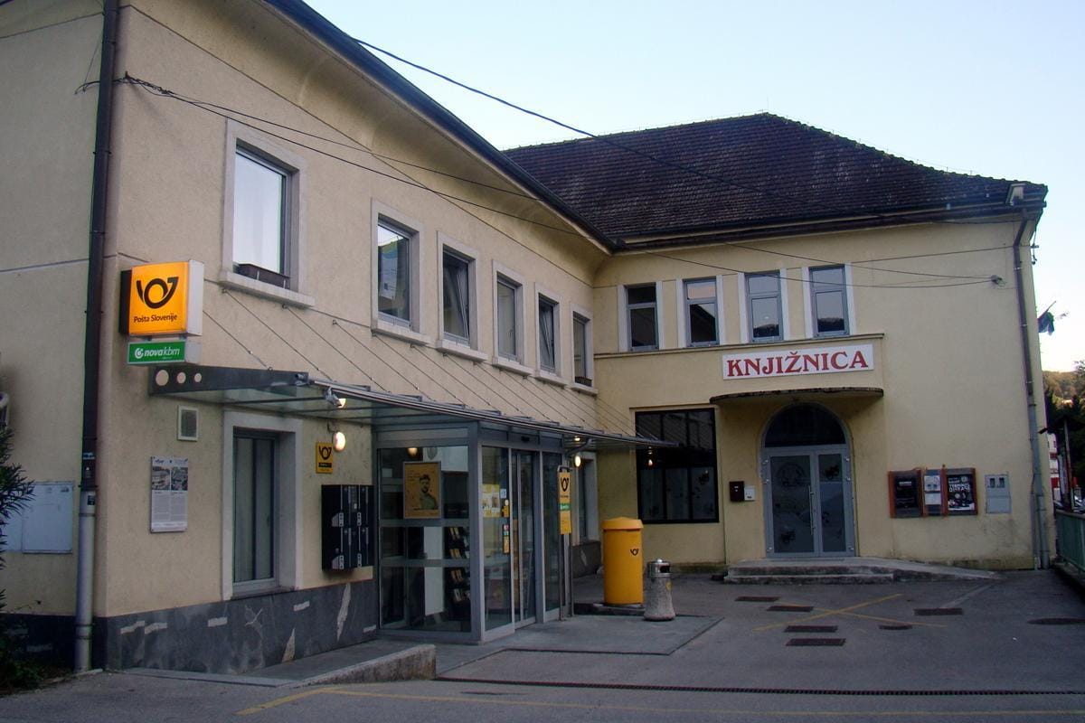 Enota knjižnice zaprta: ponoči vlomili in odnesli gotovino