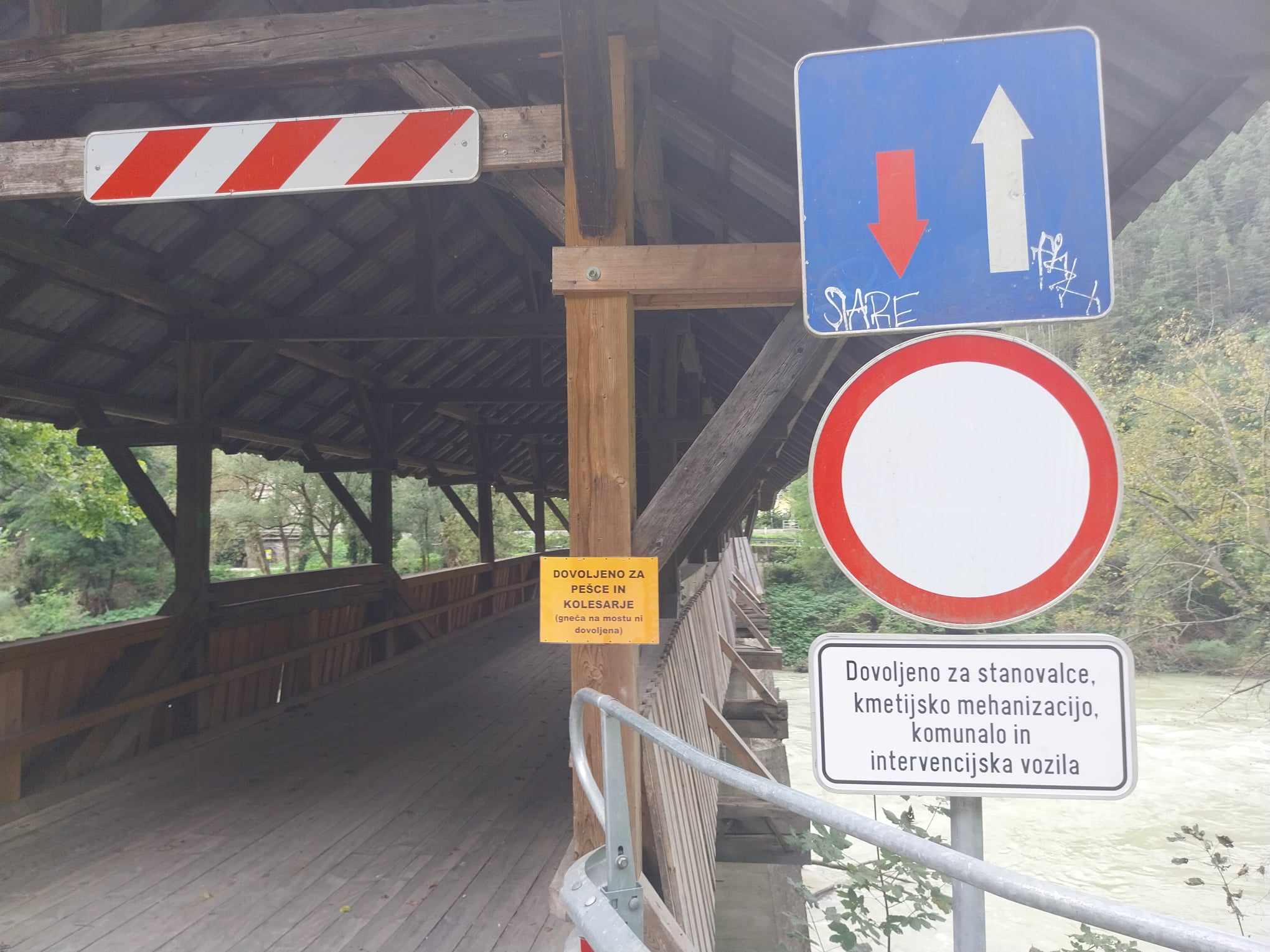 V kratkem sanacija mostu v Jevnici, dlje bodo čakali za prevoznost lesenega mostu na Savi