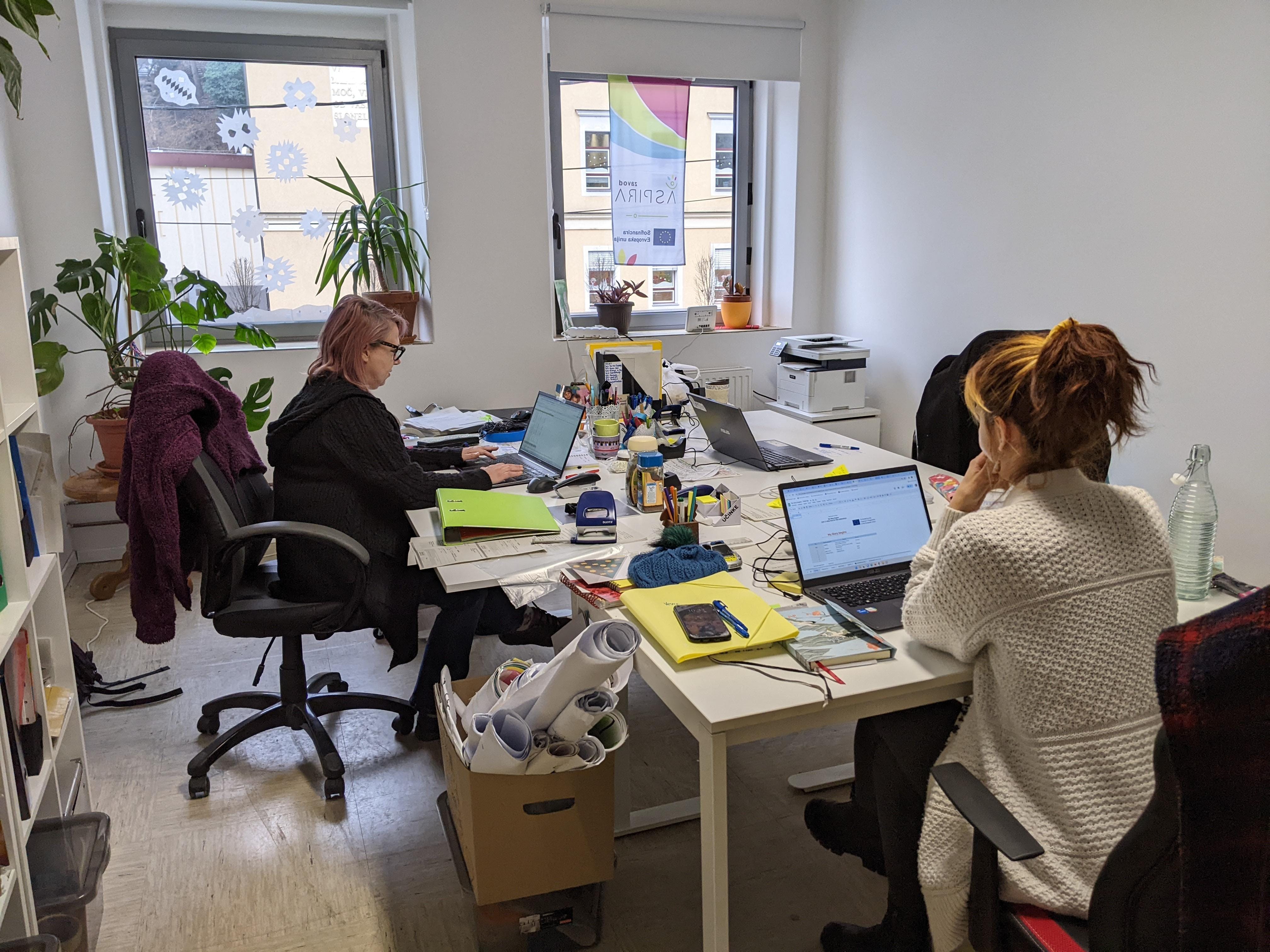 Poglej to! Greš na potovanje, delaš z mladimi in vse imaš plačano