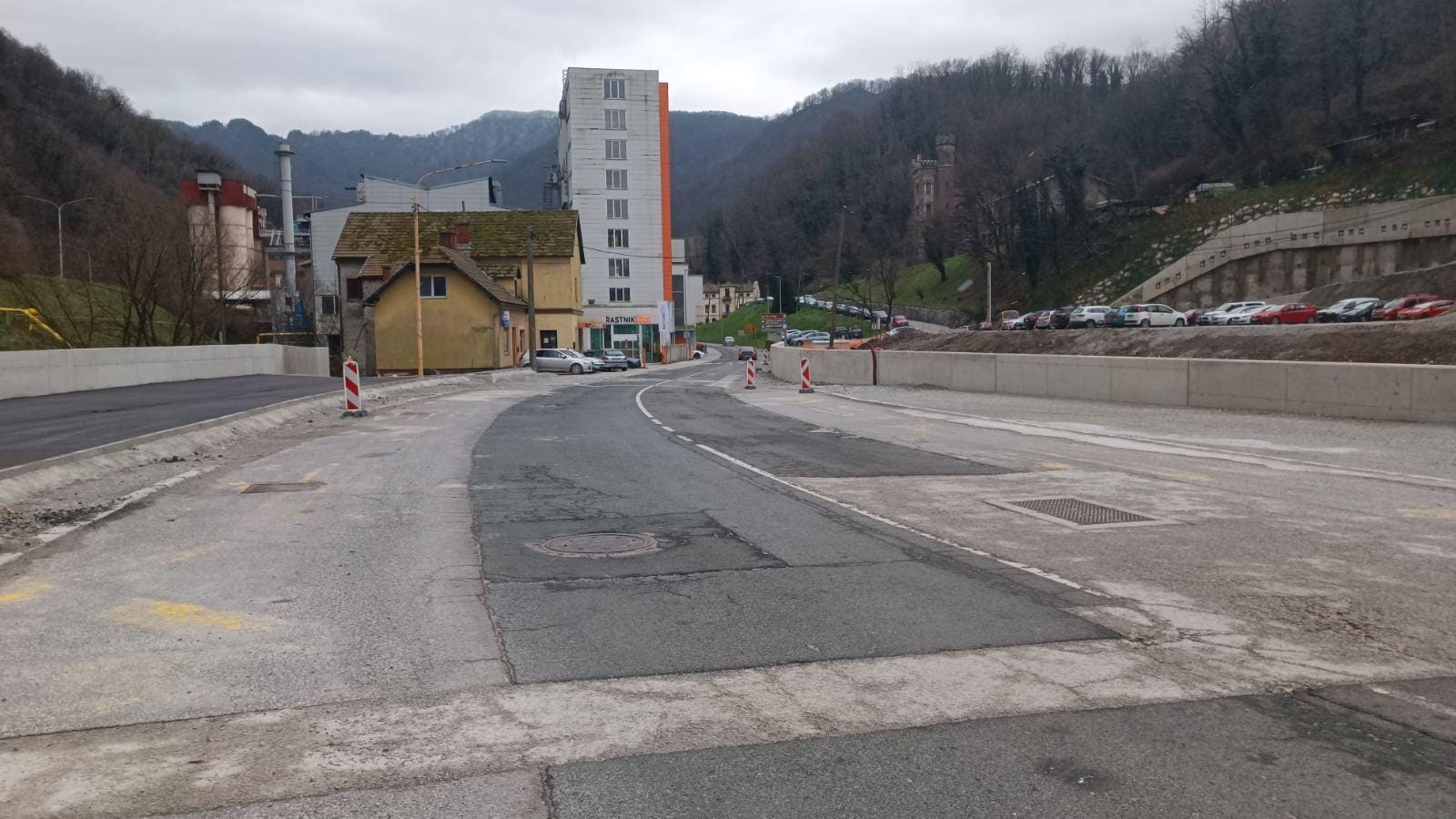 Bo dolgo pričakovana obnova ceste v Hrastniku končno stekla?