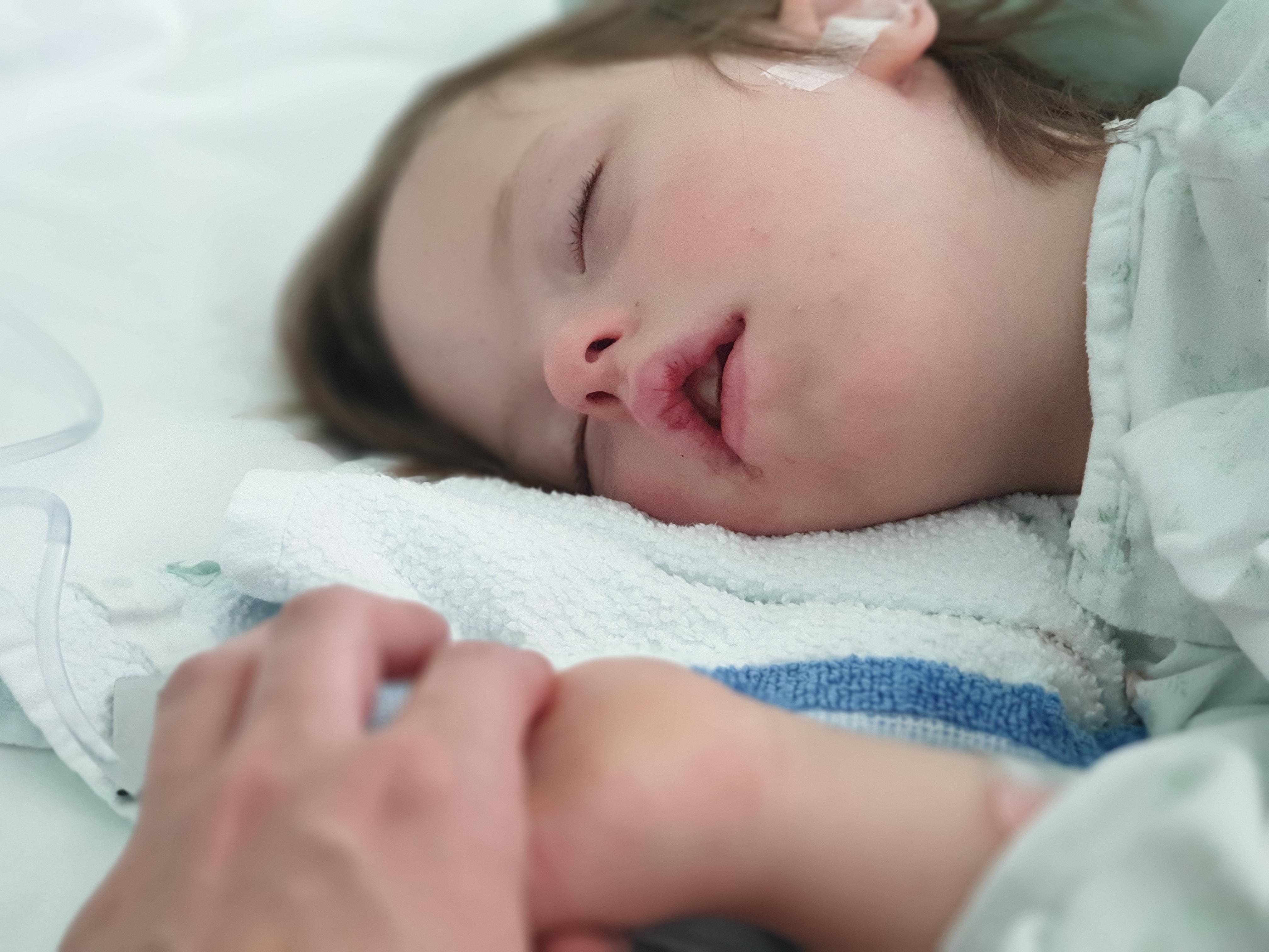 Svinjarija: Zdravnikom vsako leto pol milijona €, da odločajo tudi o diagnozah, kjer ozdravitev ni mogoča. Otroke pa prikrajšajo za kup pravic in 100 evrov