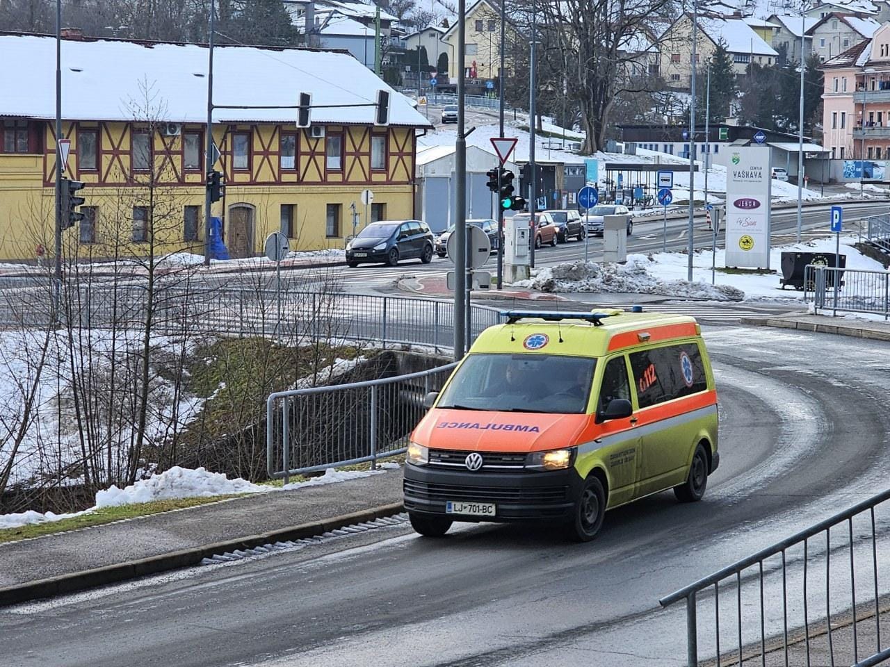 Zakrivil prometno nesrečo in namesto, da bi pomagal poškodovanemu, pobegnil