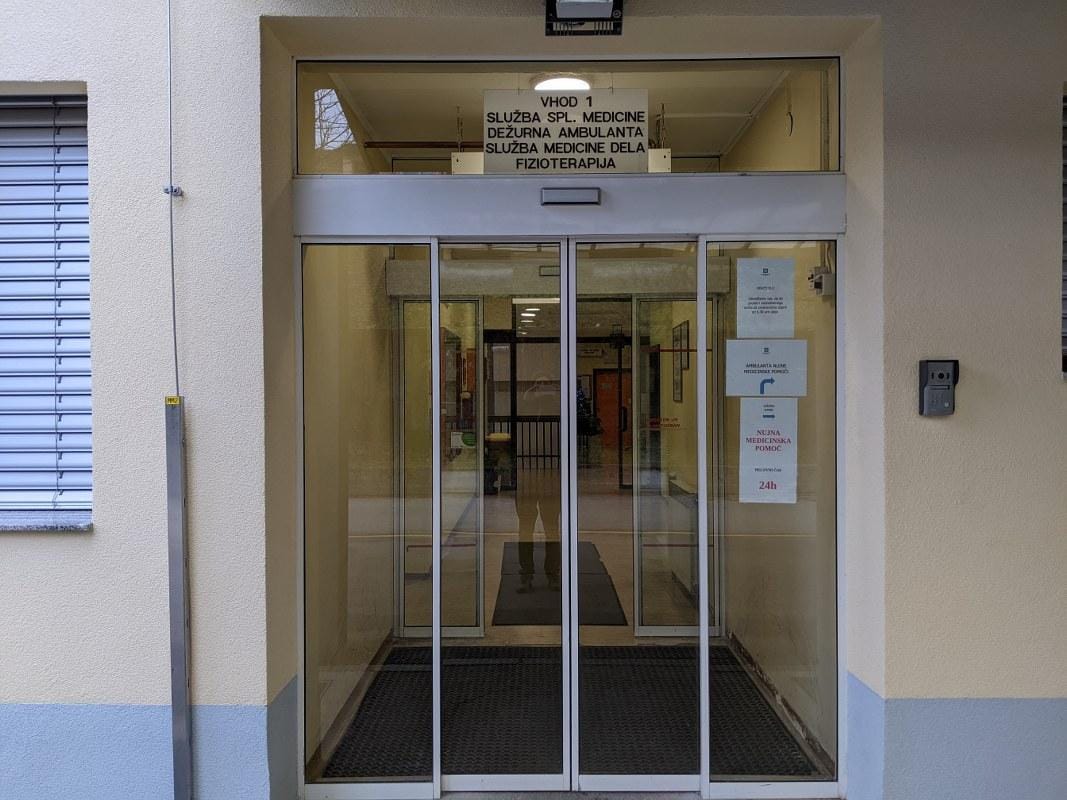 Kaj se dogaja v zdravstvenem domu? Hrastničan ne pride do obravnave