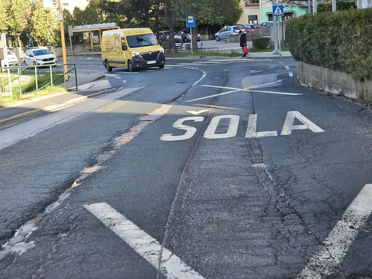 Cesta v katastrofalnem stanju, rekonstrukcija pa se vsako leto odmakne še za leto, dve, tri