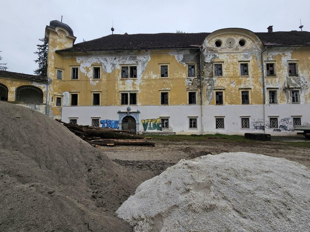 Uresničitev sanj: Družina je kupila grad in se "z golimi rokami" lotila prenove