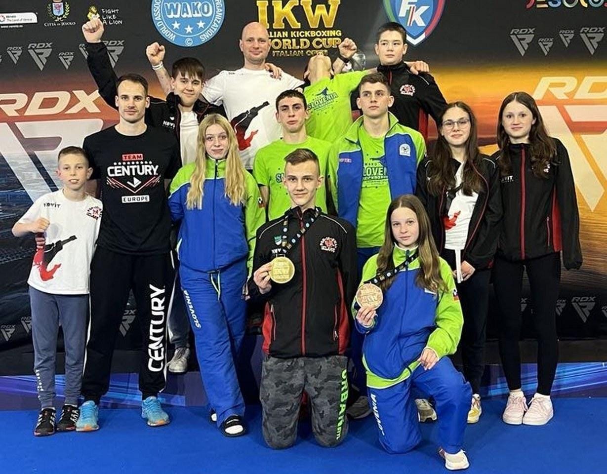 Člani izlaškega karate kluba na svetovnem pokalu