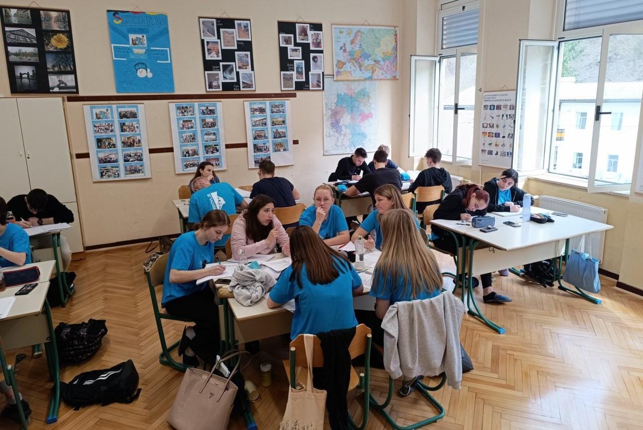 Študentje so se vrnili na bivšo srednjo šolo