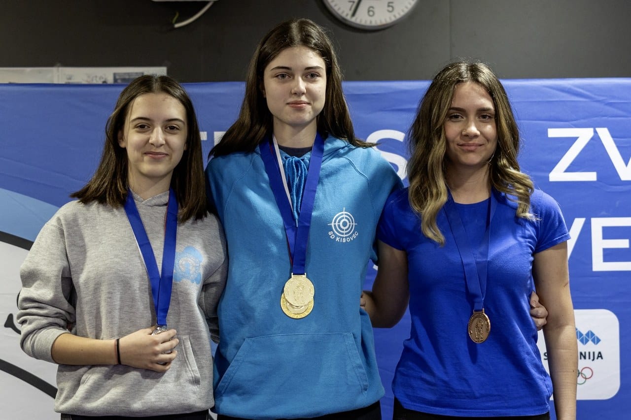 Mlada strelka zlata na Državni ligi in v skupnem seštevku