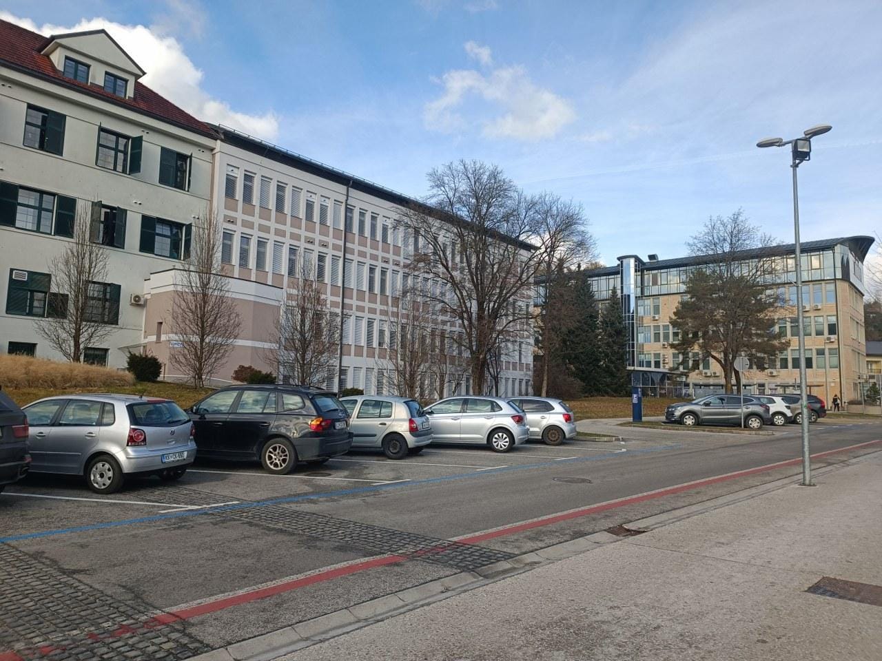 V pol desetletja 7 okuženih Zasavcev, opozorilo pred letošnjo sezono